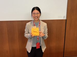 Shiying receives the Cheese Award for "Best Data Visualization" - WisconsINFORMATICS 2025